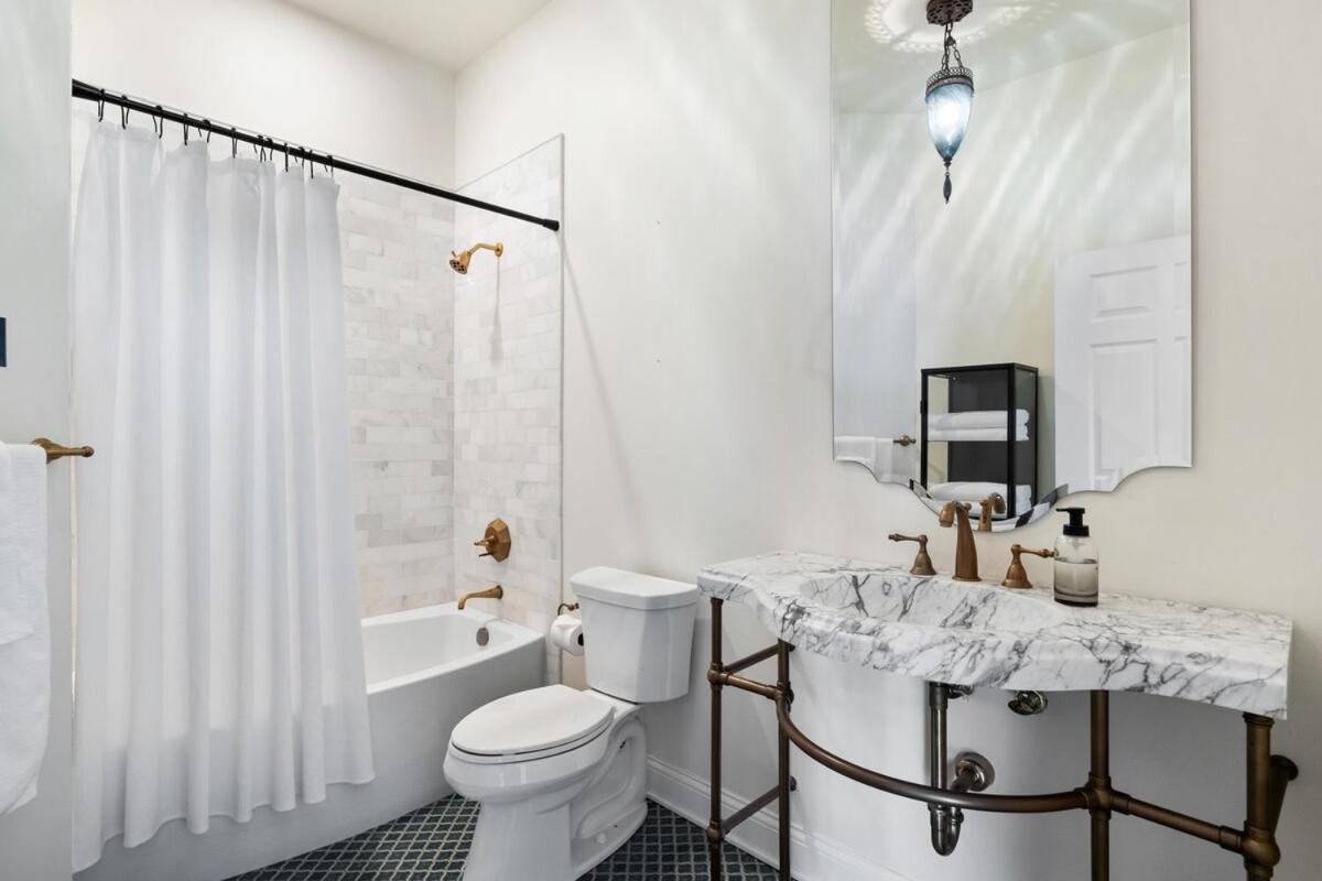 Floor Downtown Apartment *